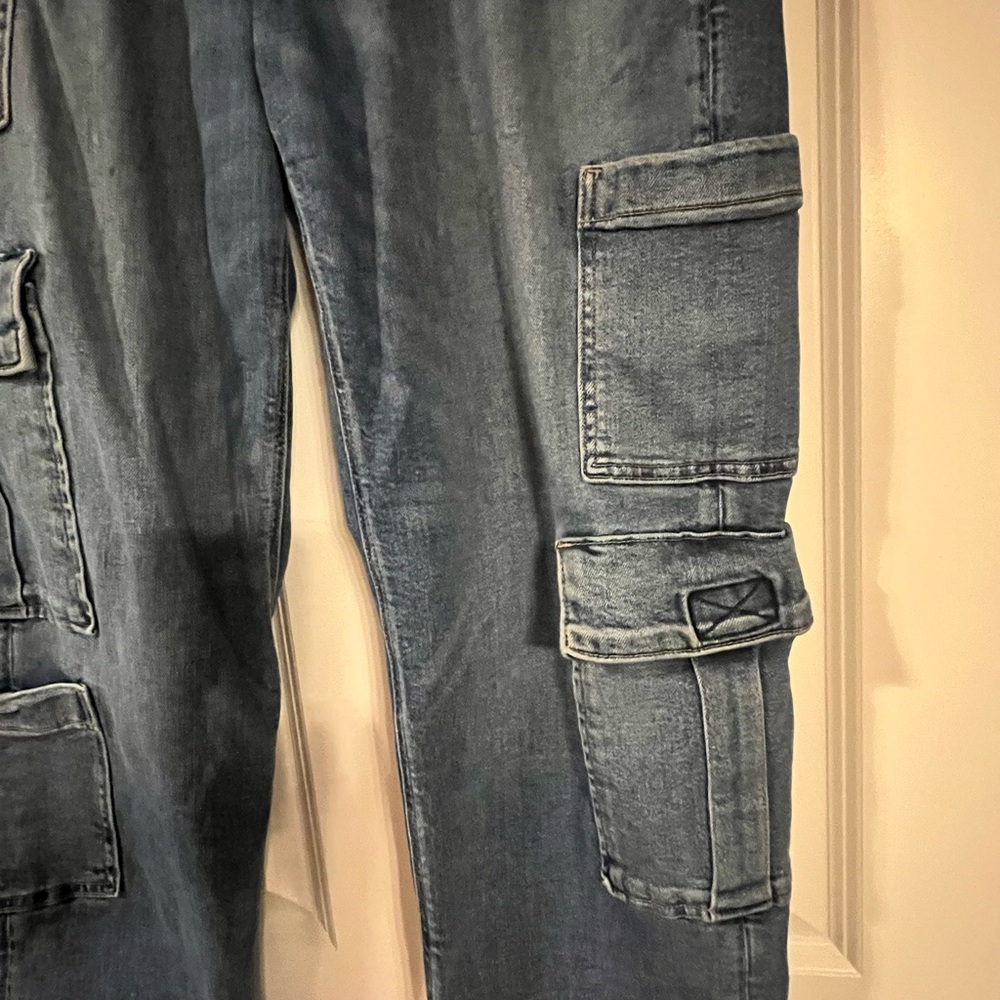 American Eagle Outfitters Super High Rise Baggy Straight Cargo Jeans - Picture 3 of 10